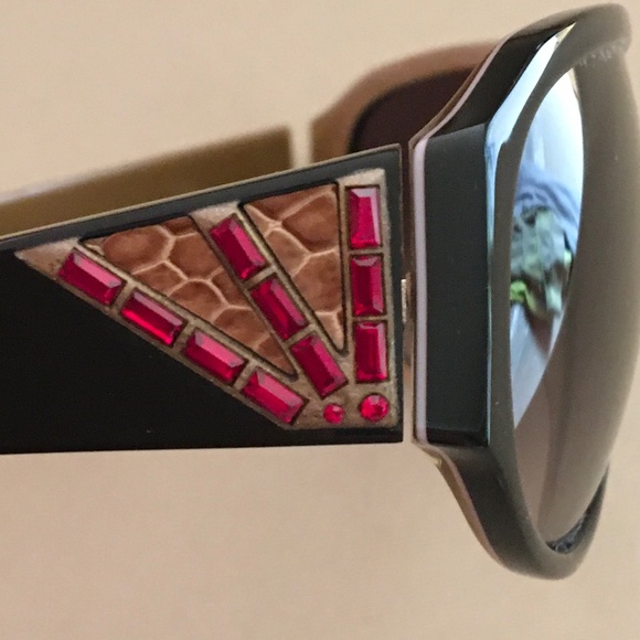 Judith Leiber Sunglasses - Picture 8 of 12